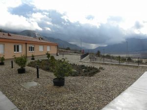 Dom za stare i nemoćne osobe Ravno - Pogled na dvorište doma